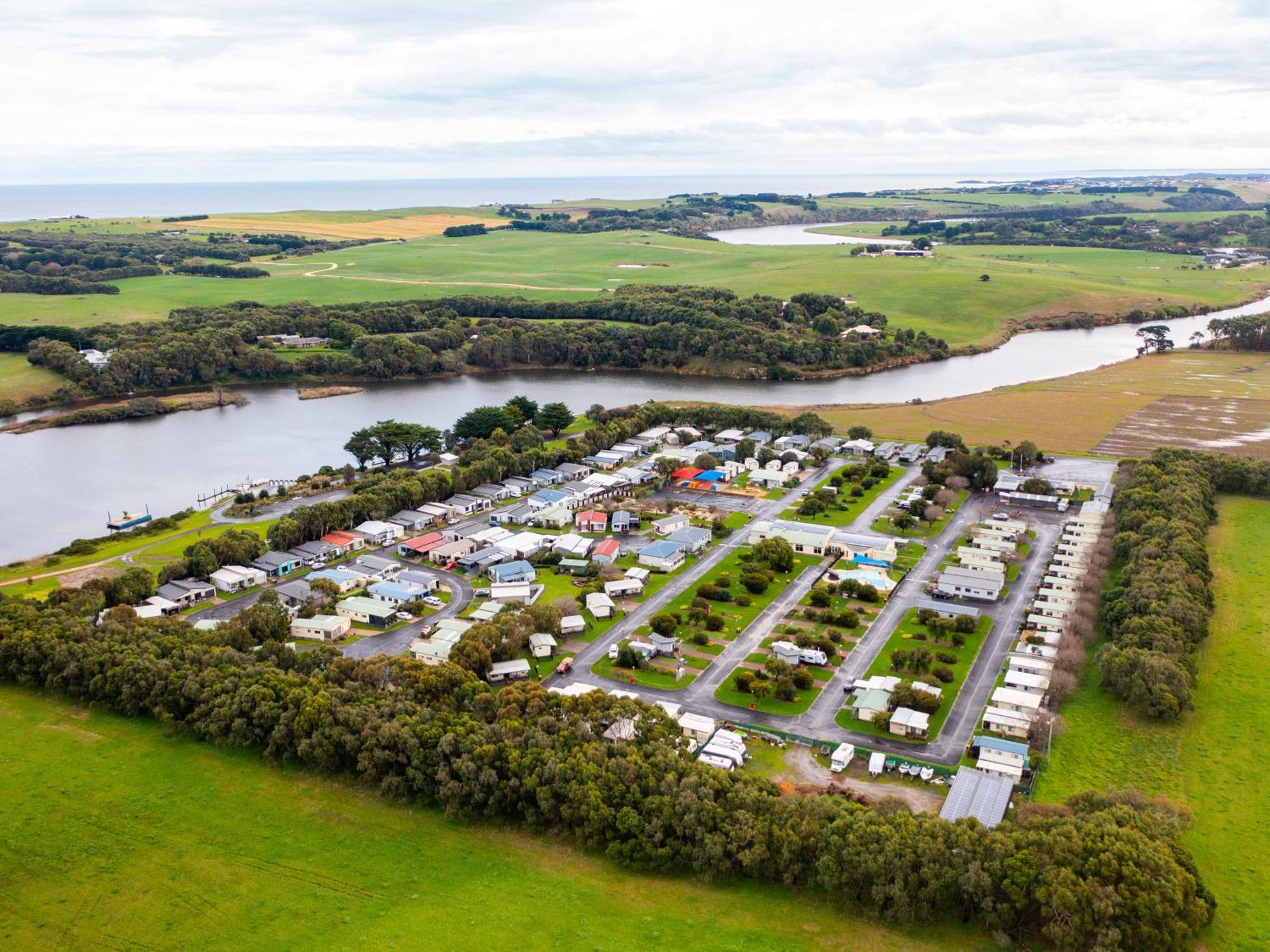 Nrma Warrnambool Riverside Holiday Park Hotel Exterior photo