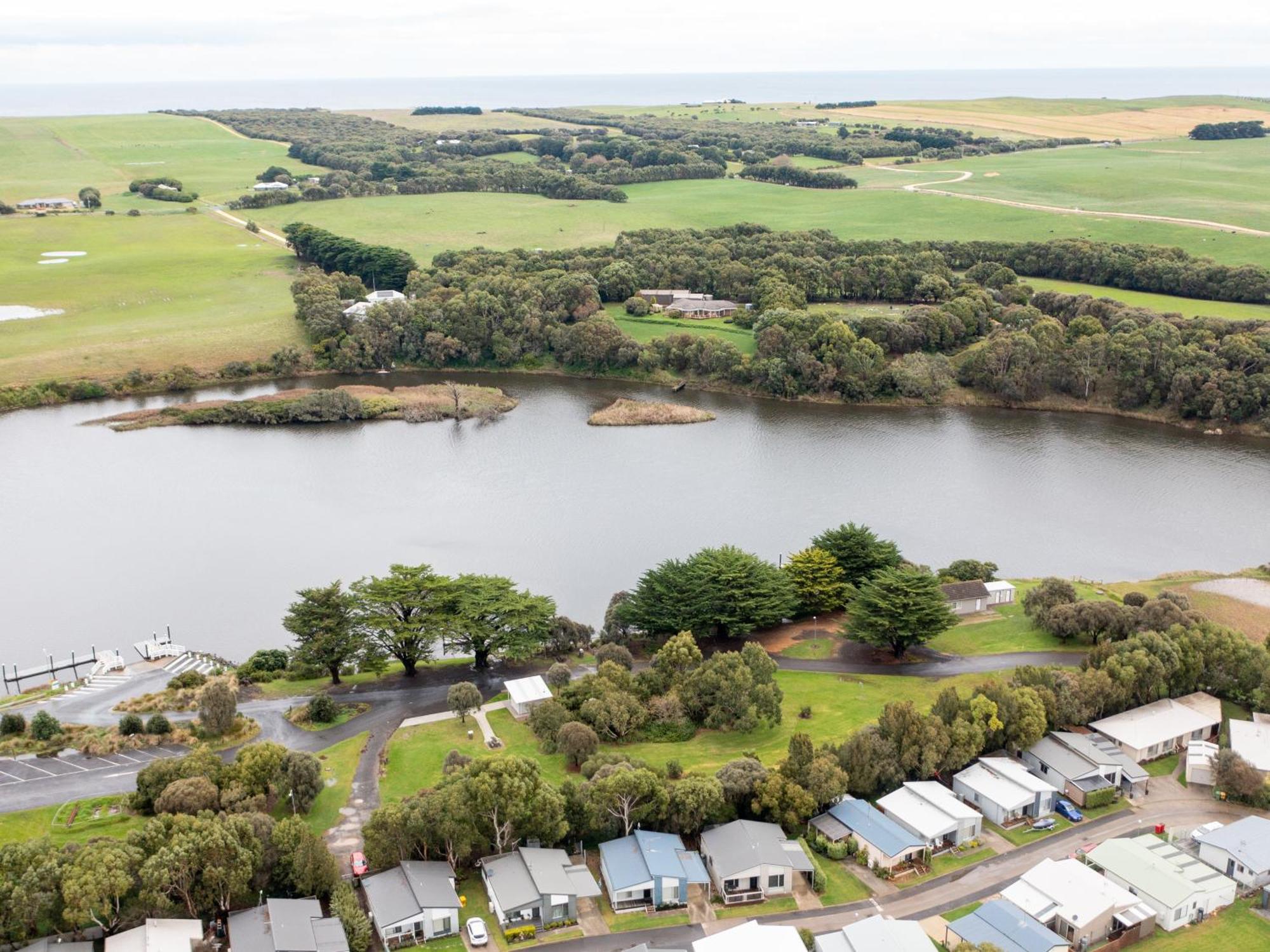 Nrma Warrnambool Riverside Holiday Park Hotel Exterior photo