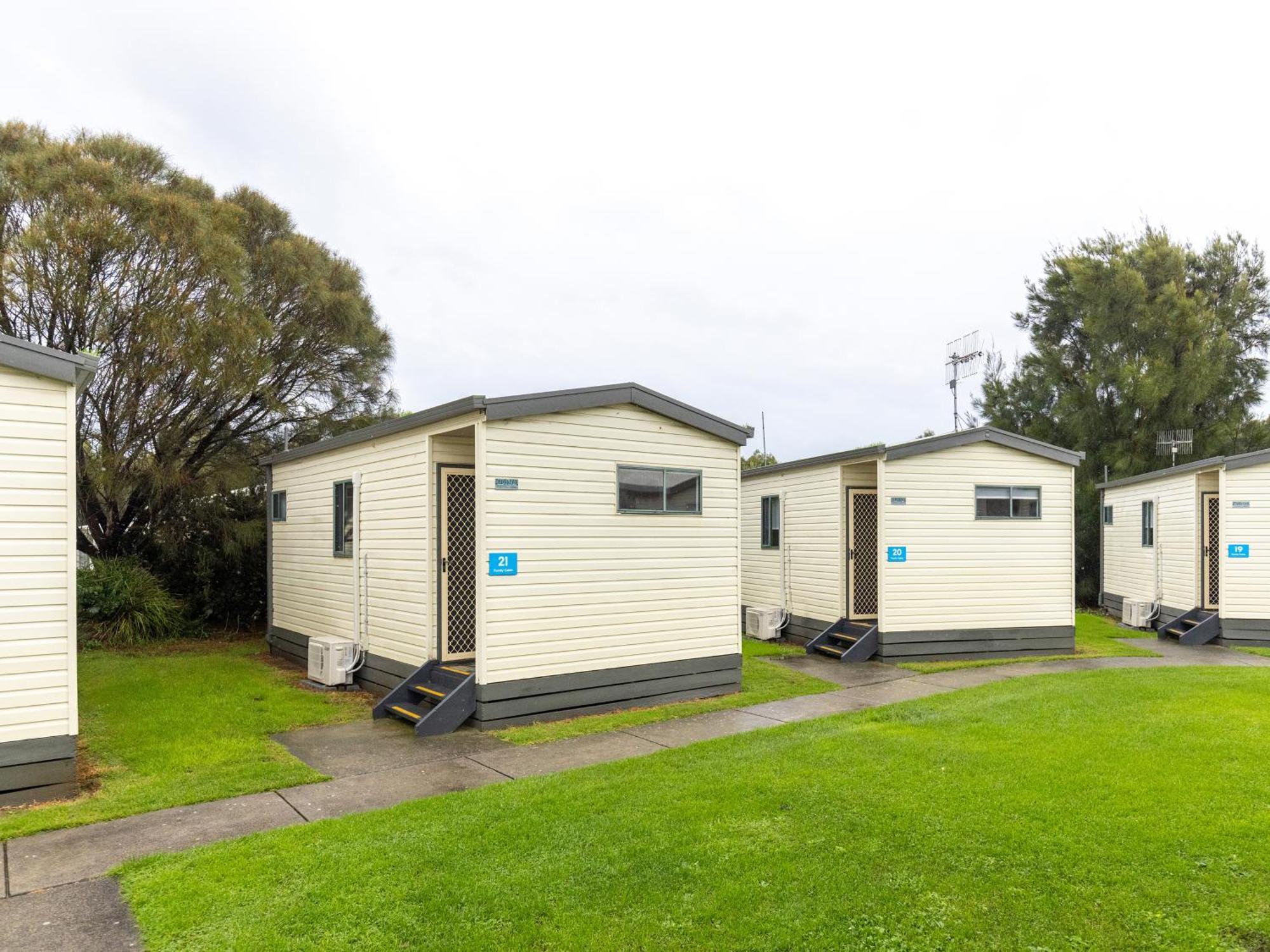 Nrma Warrnambool Riverside Holiday Park Hotel Room photo