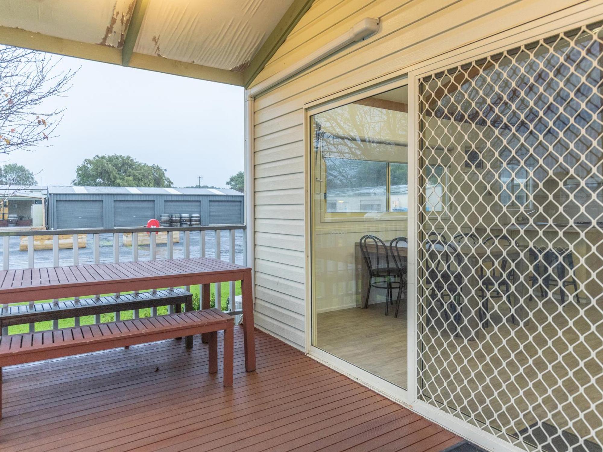 Nrma Warrnambool Riverside Holiday Park Hotel Room photo