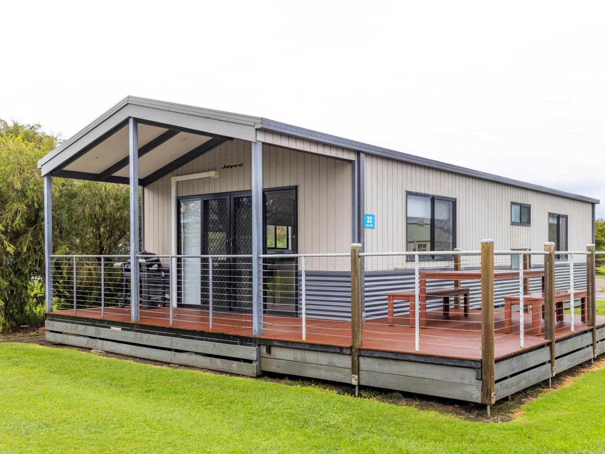 Nrma Warrnambool Riverside Holiday Park Hotel Room photo