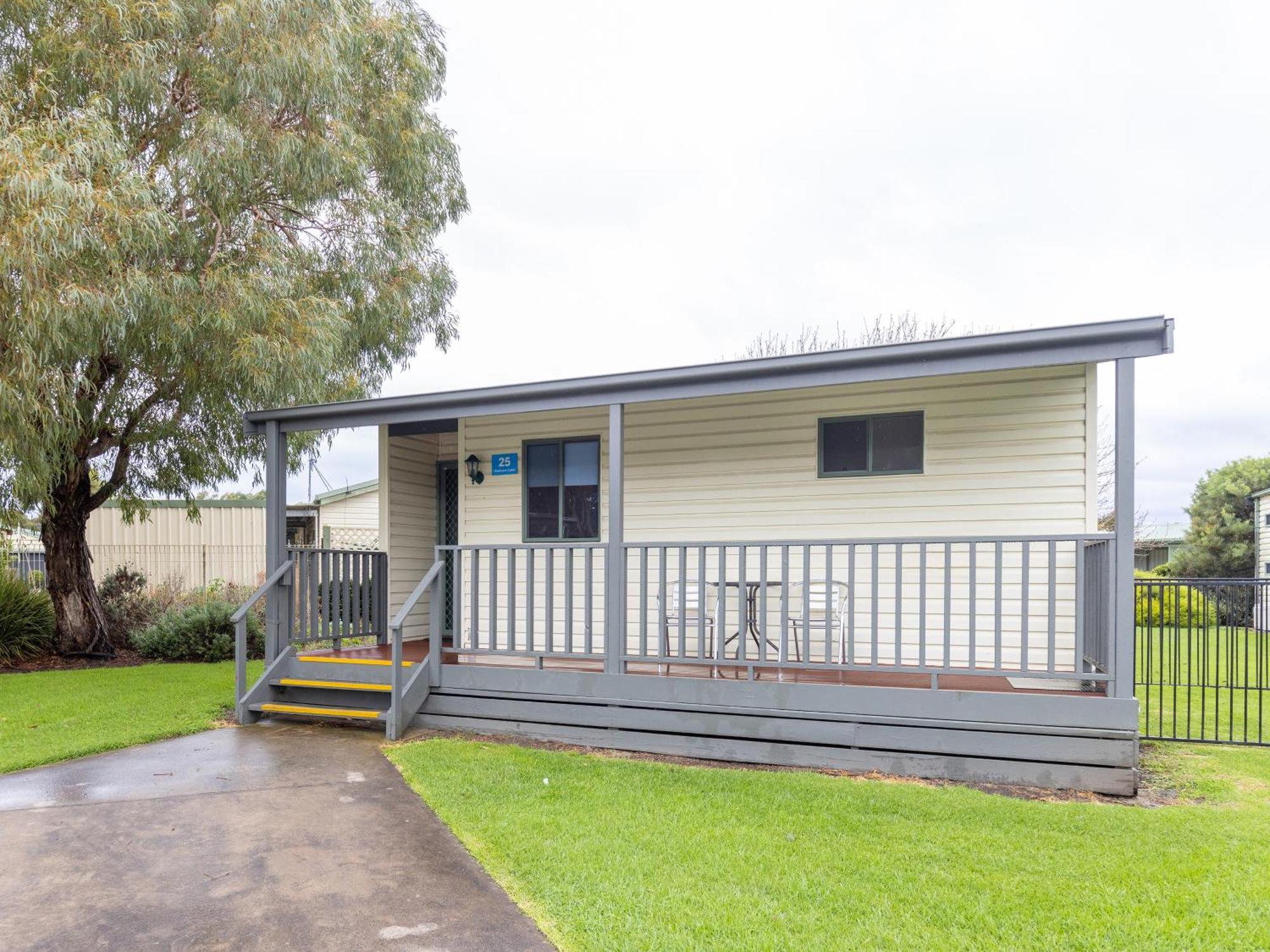 Nrma Warrnambool Riverside Holiday Park Hotel Room photo