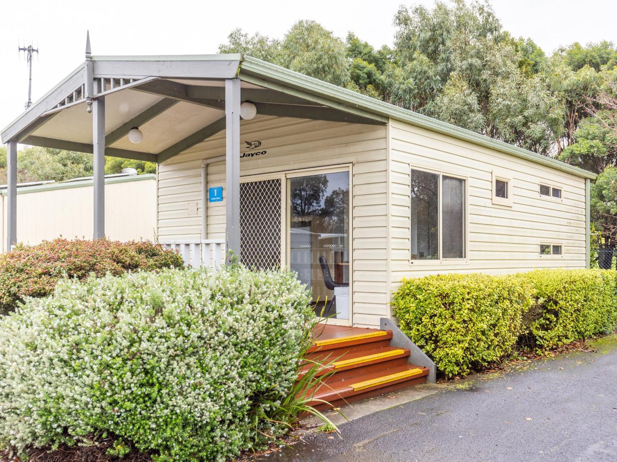 Nrma Warrnambool Riverside Holiday Park Hotel Room photo